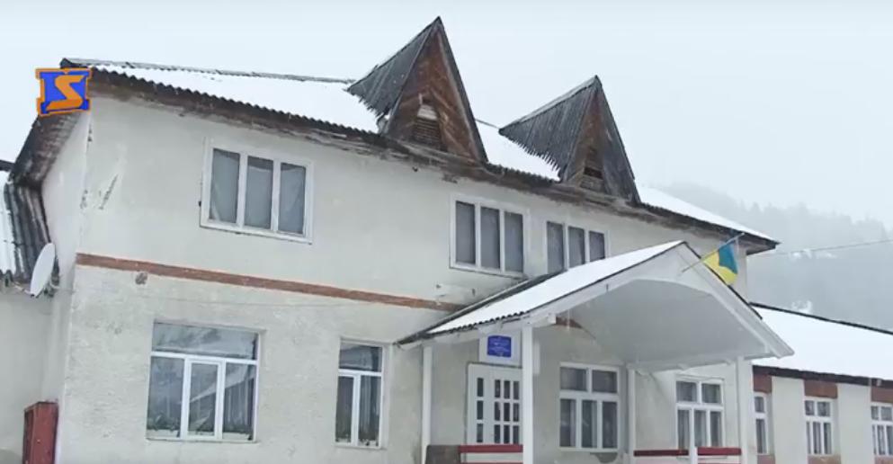 Аварійна школа на Тячівщині: навчання школярів під загрозою Аварійна школа на Тячівщині: навчання школярів під загрозою