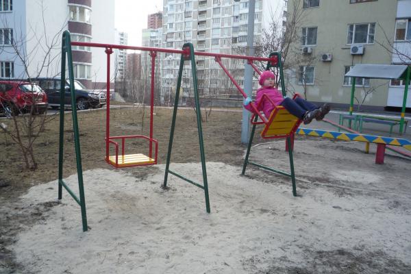 Прокуратура встановила, що дитячі майданчики Ужгорода не відповідають вимогам безпеки Прокуратура встановила, що дитячі майданчики Ужгорода не відповідають вимогам безпеки