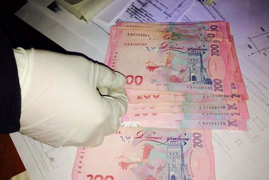 Посадовця Управління державної архітектурно-будівельної інспекції Закарпаття спіймали на хабарі Посадовця Управління державної архітектурно-будівельної інспекції Закарпаття спіймали на хабарі