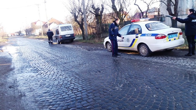 Посеред вулиці у Виноградові виявили труп чоловіка, – ЗМІ Посеред вулиці у Виноградові виявили труп чоловіка, – ЗМІ