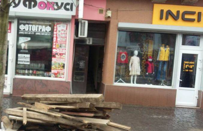 У Мукачеві штрафують містян, які створюють стихійне сміттєзвалище У Мукачеві штрафують містян, які створюють стихійне сміттєзвалище