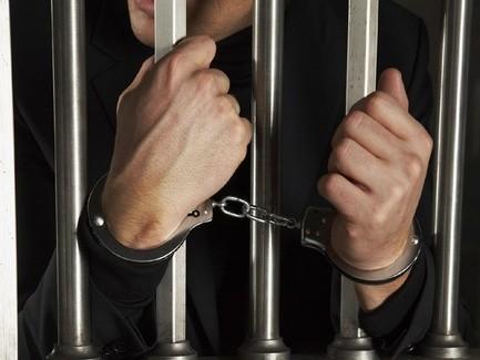 Поліцейського, який нещодавно отримав 2 тисячі доларів хабара, тримають під вартою та відсторонили від посади Поліцейського, який нещодавно отримав 2 тисячі доларів хабара, тримають під вартою та відсторонили від посади