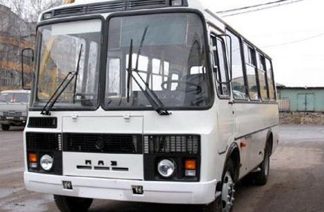 У Мукачеві з невідомих причин автобус ледь не з’їхав у кювет У Мукачеві з невідомих причин автобус ледь не з’їхав у кювет