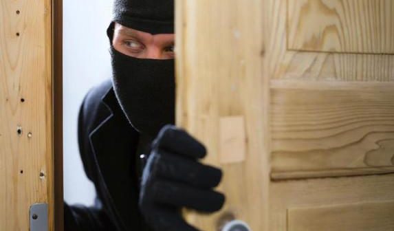 На Хустщині чоловік обікрав сусіда-пенсіонера На Хустщині чоловік обікрав сусіда-пенсіонера