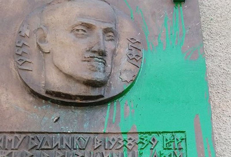 Вандали вчергове спаплюжили пам’ятний знак героям Карпатської України Вандали вчергове спаплюжили пам’ятний знак героям Карпатської України