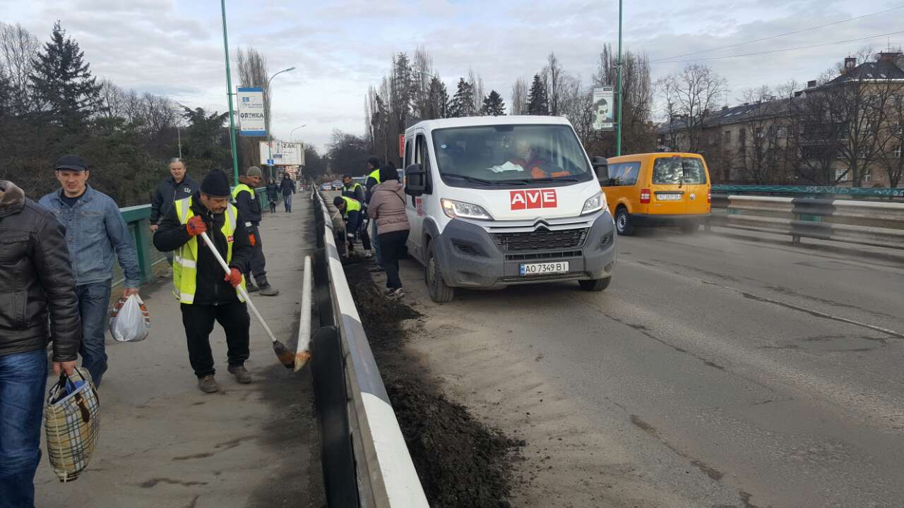 Перше масштабне весняне прибирання провели в Ужгороді Перше масштабне весняне прибирання провели в Ужгороді