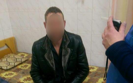 У Мукачеві патрульні затримали чоловіка, який чіплявся до малолітньої дитини У Мукачеві патрульні затримали чоловіка, який чіплявся до малолітньої дитини