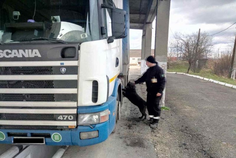 Чоловік через своє бажання підзаробити втратив вантажівку Чоловік через своє бажання підзаробити втратив вантажівку
