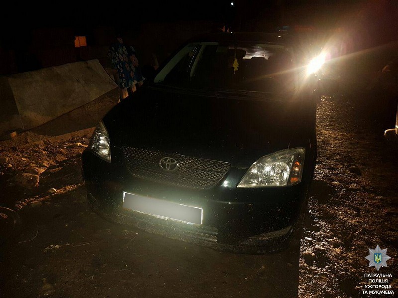 Вночі полісмени наздоганяли автомобіль, за кермом якого був п’яний водій Вночі полісмени наздоганяли автомобіль, за кермом якого був п’яний водій