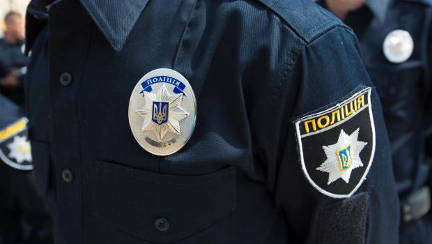 В Ужгороді поліцейські зупинили автомобіль, у якому знайшли зброю В Ужгороді поліцейські зупинили автомобіль, у якому знайшли зброю