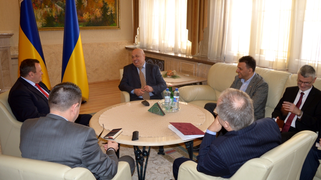 Угорщина продовжить лікувати українських воїнів і прийме на відпочинок тисячу дітей учасників АТО Угорщина продовжить лікувати українських воїнів і прийме на відпочинок тисячу дітей учасників АТО
