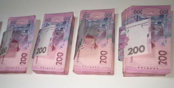 З обласного бюджету виділять 100 тисяч гривень матері загиблого на сході України воїна З обласного бюджету виділять 100 тисяч гривень матері загиблого на сході України воїна