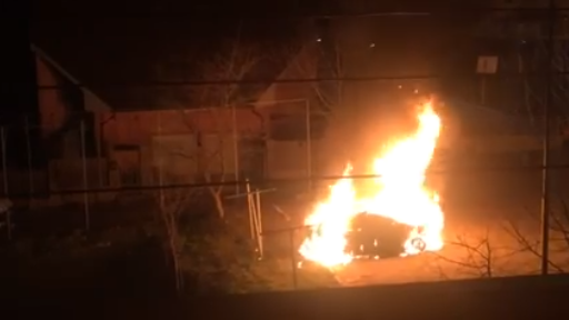 Вночі в Ужгороді повністю згорів "Фольксваген"