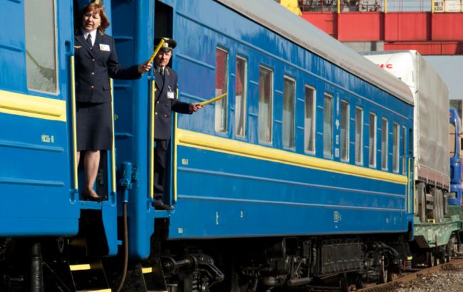 Три додаткові потяги на Закарпаття призначила "Укрзалізниця" Три додаткові потяги на Закарпаття призначила "Укрзалізниця"