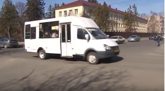 Перехрестя вулиць Загорської та Закарпатської в Ужгороді стало справжнім випробуванням для водіїв Перехрестя вулиць Загорської та Закарпатської в Ужгороді стало справжнім випробуванням для водіїв