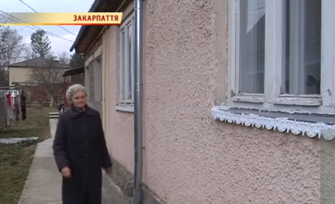 Донька вигнала із дому 70-річну матір і обманом забрала від неї будинок Донька вигнала із дому 70-річну матір і обманом забрала від неї будинок