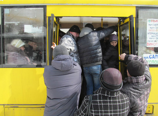 Результат пошуку зображень за запитом "переповнена маршрутка"