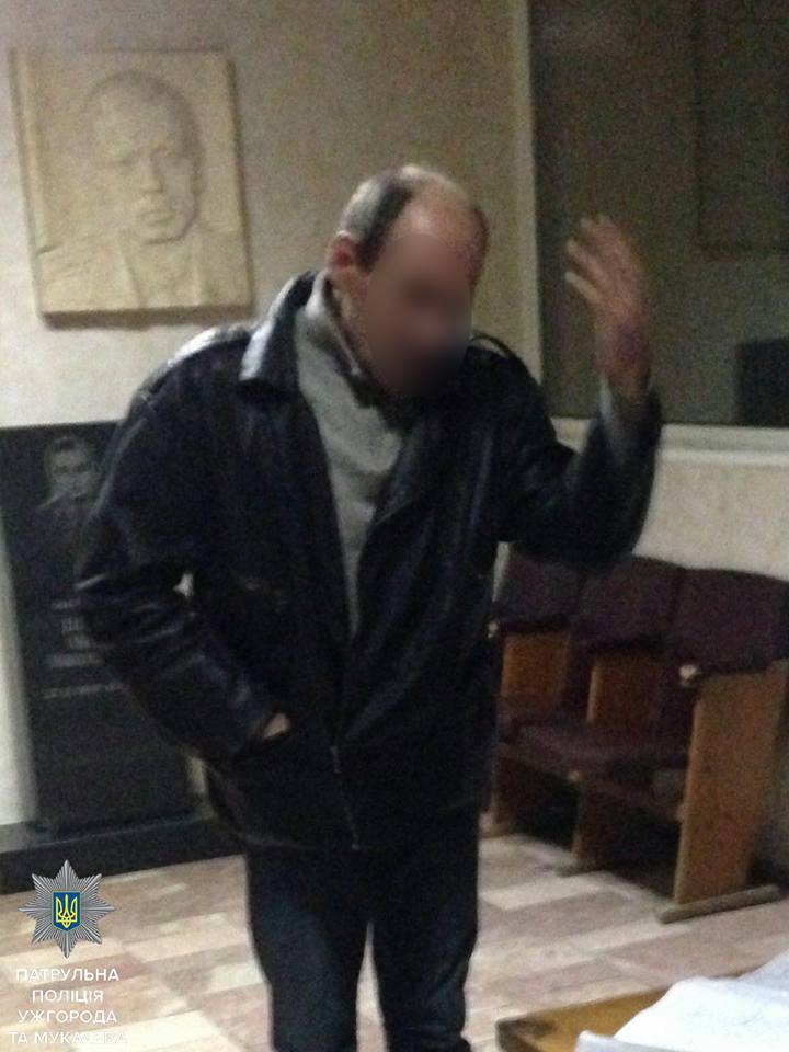 В Ужгороді поліцейські швидко розшукали чоловіка, який вчинив бійку та втік В Ужгороді поліцейські швидко розшукали чоловіка, який вчинив бійку та втік