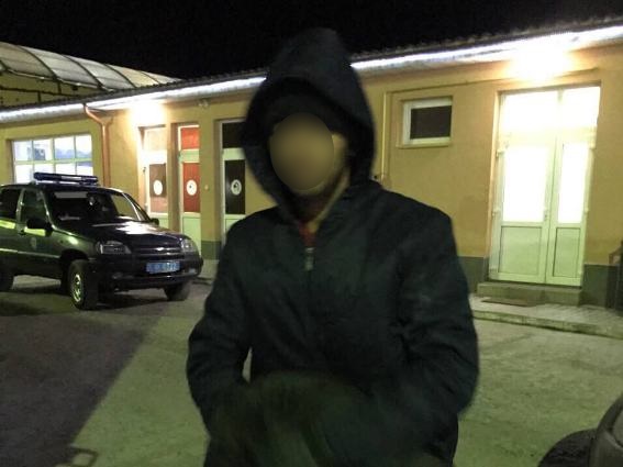 Хлопець пішов на дивний вчинок, аби нелегально перетнути кордон Хлопець пішов на дивний вчинок, аби нелегально перетнути кордон