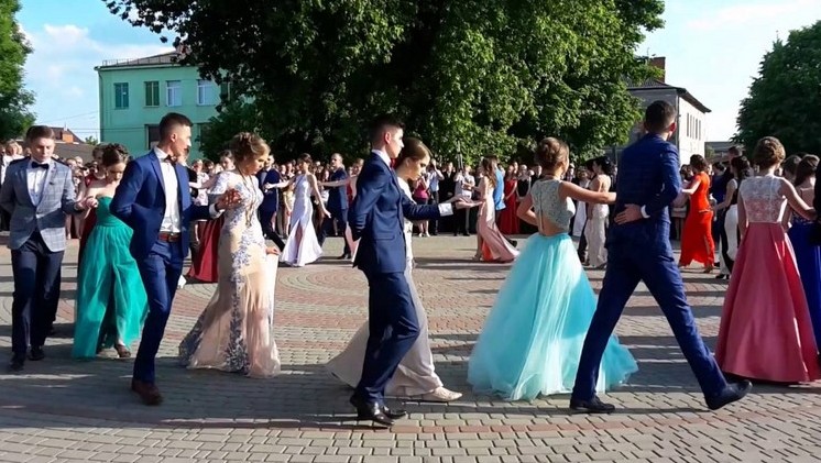 Випускний-2017: у скільки батькам обійдеться свято для дітей Випускний-2017: у скільки батькам обійдеться свято для дітей