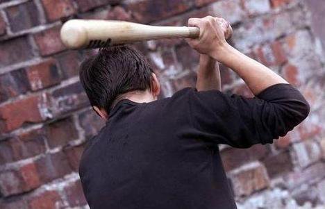 Розбій по-ужгородськи: чоловік побив та пограбував жінку-інваліда Розбій по-ужгородськи: чоловік побив та пограбував жінку-інваліда