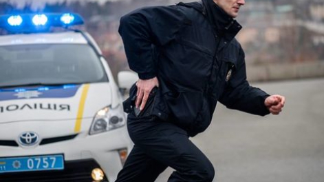Патрульні затримали чоловіка, який втік з-під домашнього арешту Патрульні затримали чоловіка, який втік з-під домашнього арешту