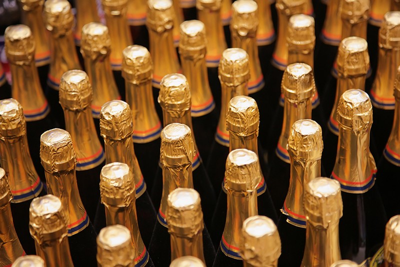 П’ять ящиків шампанського поцупили з ужгородського магазину