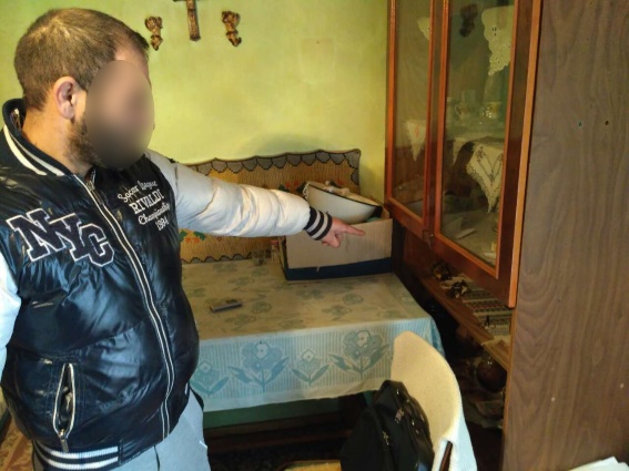 На Іршавщині чоловік вдерся до будинку та виніс звідти прикраси На Іршавщині чоловік вдерся до будинку та виніс звідти прикраси