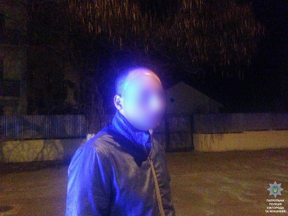 Ужгородські поліцейські затримали молодика, який імовірно керував в стані сп’яніння та підозрюється в підробці документів Ужгородські поліцейські затримали молодика, який імовірно керував в стані сп’яніння та підозрюється в підробці документів