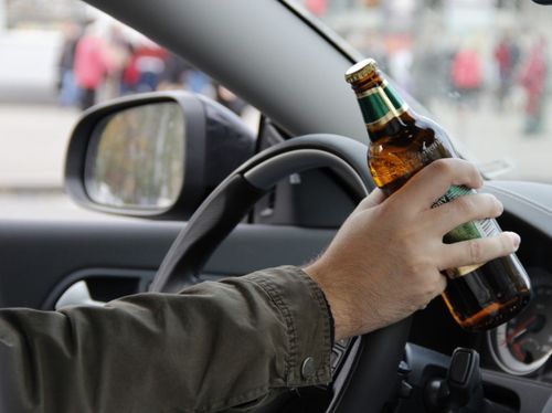 На Тячівщині п’яний водій врізався у припаркований автомобіль На Тячівщині п’яний водій врізався у припаркований автомобіль