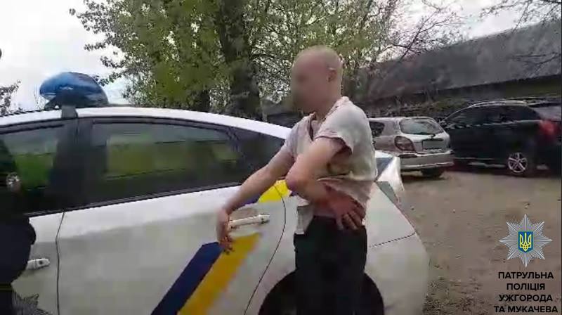 Ужгородські патрульні зупинили чоловіка, який керував автівкою у стані наркотичного сп’яніння Ужгородські патрульні зупинили чоловіка, який керував автівкою у стані наркотичного сп’яніння