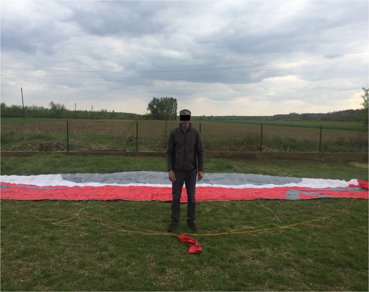 Закарпатські прикордонники затримали парашутиста, який перетнув україно-угорський кордон Закарпатські прикордонники затримали парашутиста, який перетнув україно-угорський кордон