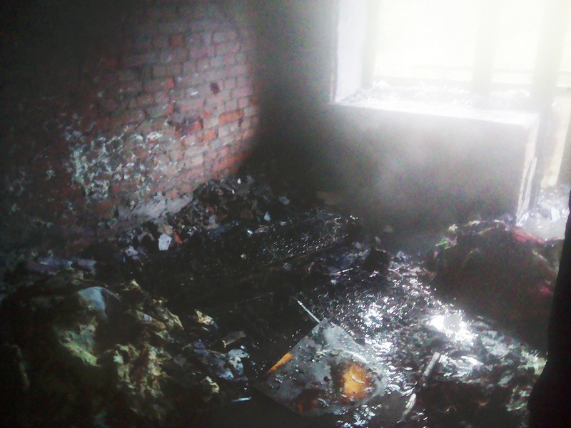 В Ужгороді під час пожежі у багатоповерхівці евакуювали 12 людей В Ужгороді під час пожежі у багатоповерхівці евакуювали 12 людей