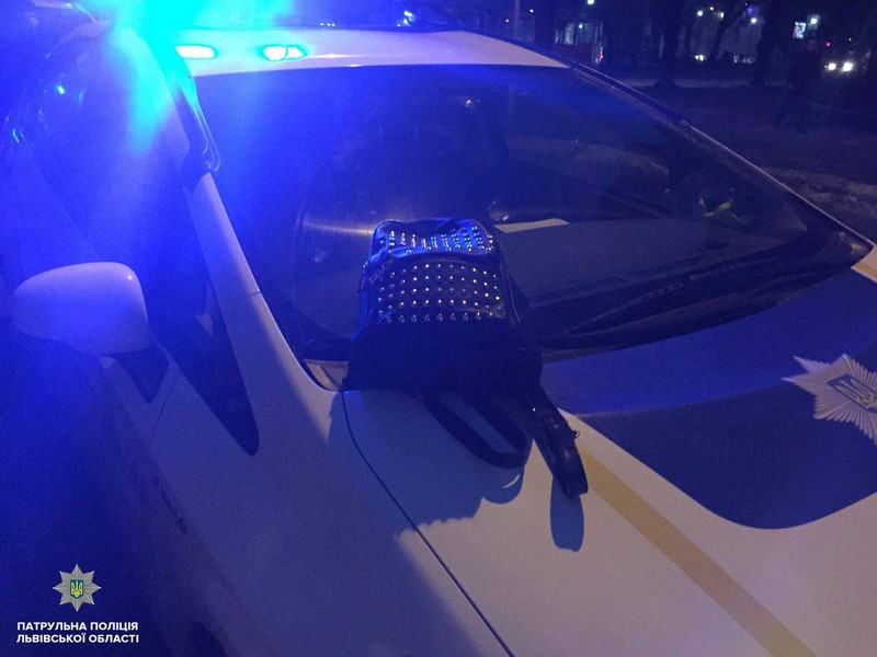Три закарпатки намагалися пограбувати дівчину Три закарпатки намагалися пограбувати дівчину