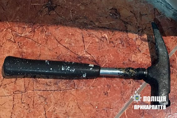 Закарпатці, яка молотком вбила 6-річну доньку, обрали запобіжний захід Закарпатці, яка молотком вбила 6-річну доньку, обрали запобіжний захід