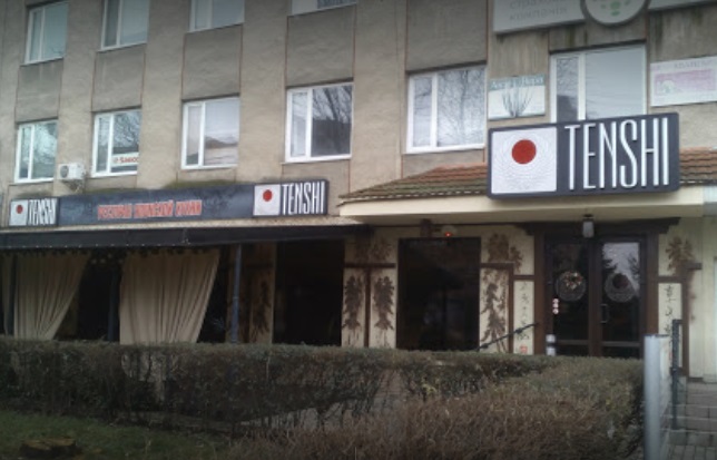 Вночі в один із ресторанів Ужгорода кинули "коктейлі Молотова" Вночі в один із ресторанів Ужгорода кинули "коктейлі Молотова"