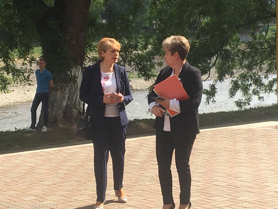 ФОТО: Голос Карпат Міністр освіти і науки України Лілія Гриневич вже в Ужгороді