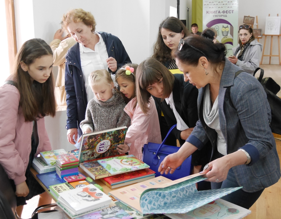 В Ужгороді офіційно відкрили фестиваль "Книга-фест – 2018" В Ужгороді офіційно відкрили фестиваль "Книга-фест – 2018"