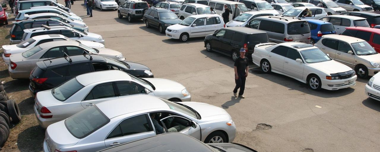 Найбільший автомобільний ринок Закарпаття з першого червня змінює прописку Найбільший автомобільний ринок Закарпаття з першого червня змінює прописку