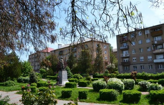У Мукачеві встановлять вуличні тренажери, “розумну зупинку” та відреставрують парк Кузьменка У Мукачеві встановлять вуличні тренажери, “розумну зупинку” та відреставрують парк Кузьменка
