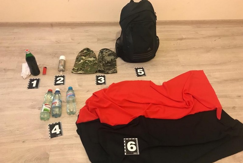 Ввечері у Мукачеві затримали двох чоловіків, які, ймовірно, готували провокації Ввечері у Мукачеві затримали двох чоловіків, які, ймовірно, готували провокації