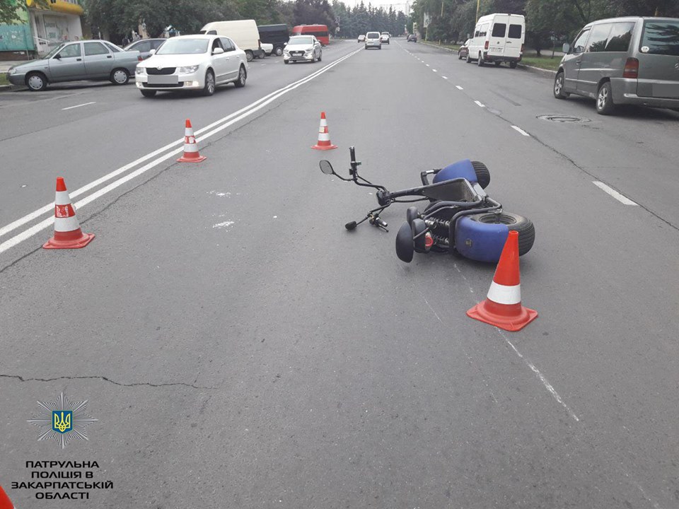 ДТП в Ужгороді: водій електросамоката збив пішохода ДТП в Ужгороді: водій електросамоката збив пішохода