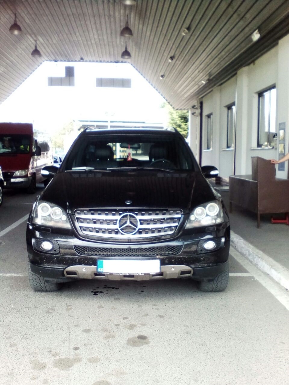 Викрадений у Болгарії «Mercedes» затримали прикордонники на Закарпатті Викрадений у Болгарії «Mercedes» затримали прикордонники на Закарпатті