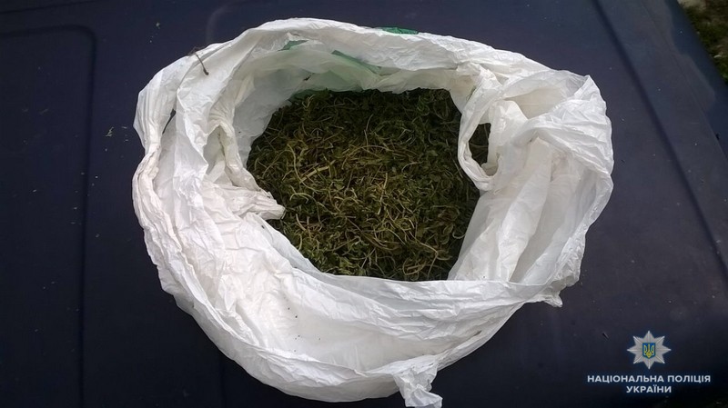 У будинку 45-річного чоловіка знайшли наркотичні речовини У будинку 45-річного чоловіка знайшли наркотичні речовини