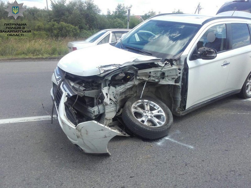 Аварія в Ужгороді: зіткнулися позашляховик і вантажівка Аварія в Ужгороді: зіткнулися позашляховик і вантажівка