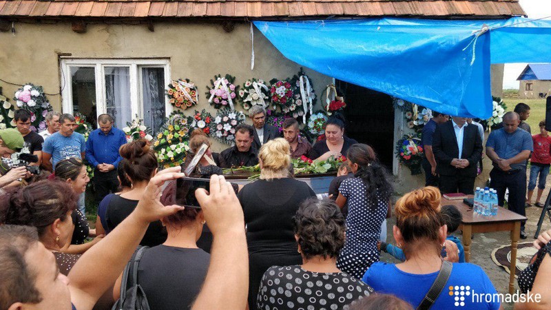 На Мукачівщині поховали хлопця, якого вбили поблизу Львова На Мукачівщині поховали хлопця, якого вбили поблизу Львова