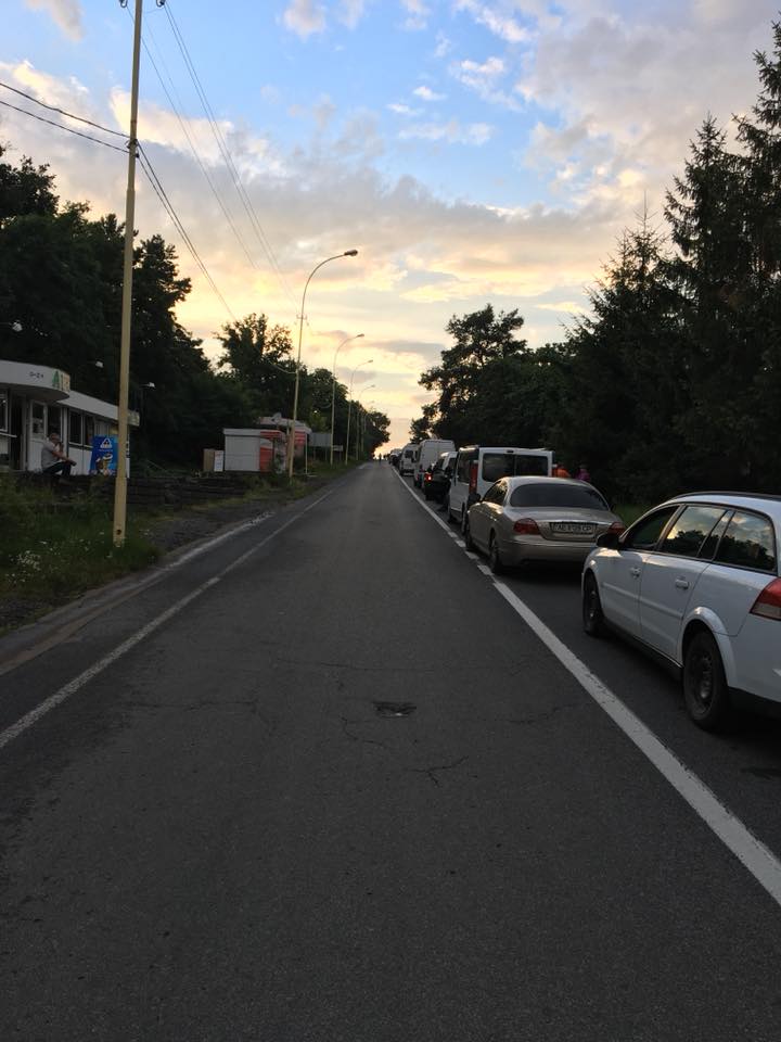 На КПП “Ужгород” черга з автомобілів простяглася майже до об’їзної На КПП “Ужгород” черга з автомобілів простяглася майже до об’їзної