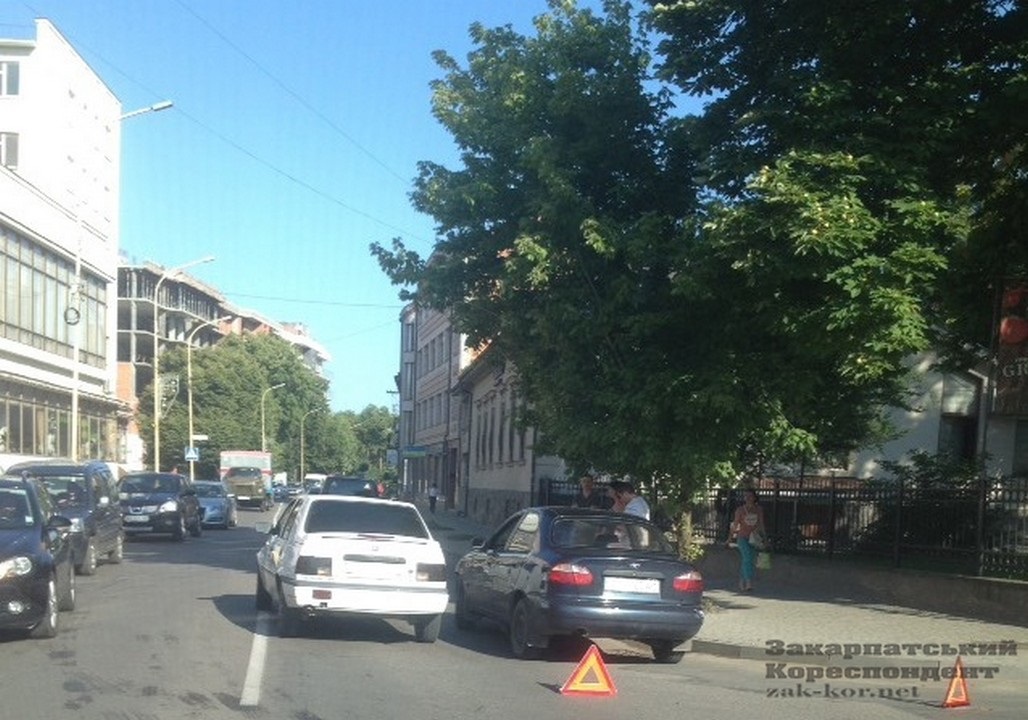 Вранці в Ужгороді сталася ДТП Вранці в Ужгороді сталася ДТП
