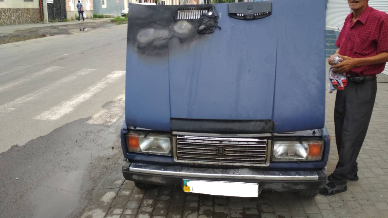 Вранці в обласному центрі загорілася машина Вранці в обласному центрі загорілася машина