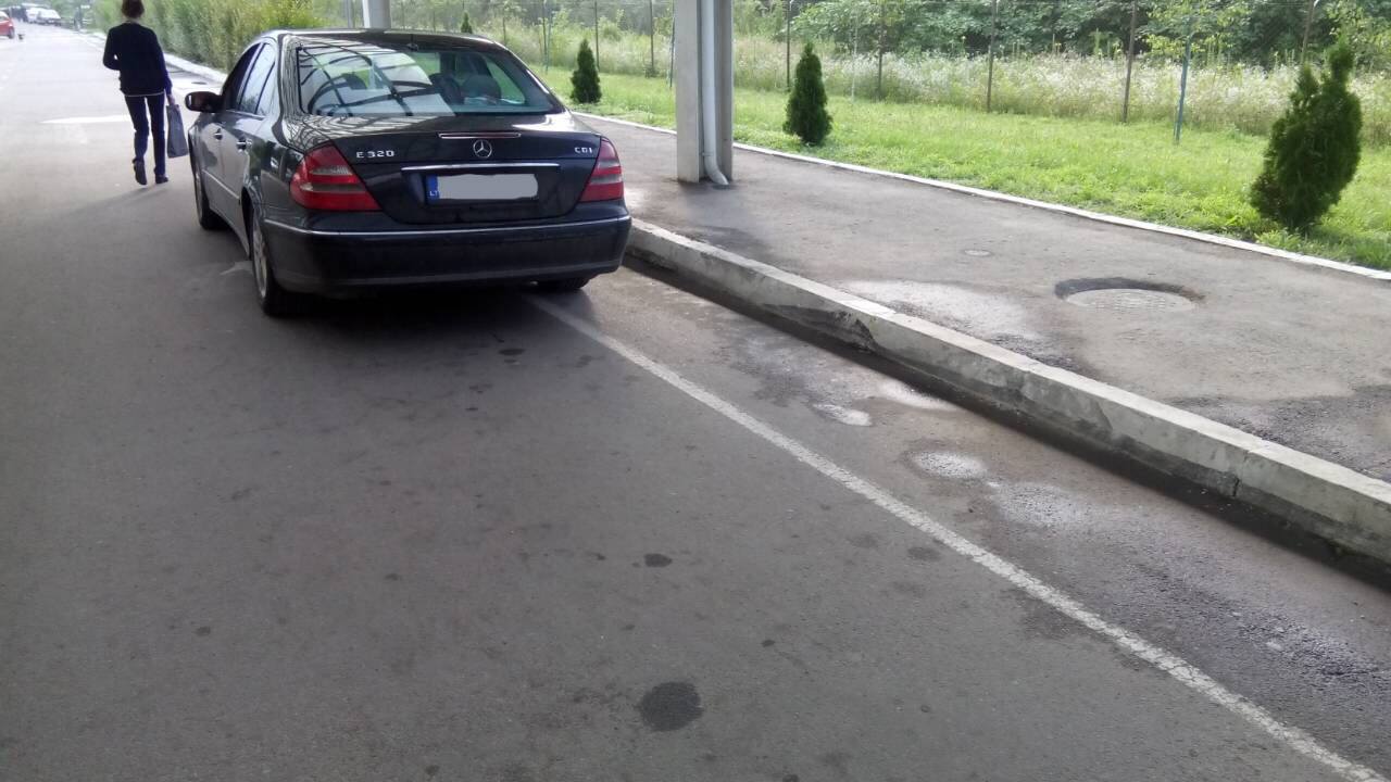 Начальнику відділу митного оформлення поста "Солотвино" пропонували хабар Начальнику відділу митного оформлення поста "Солотвино" пропонували хабар